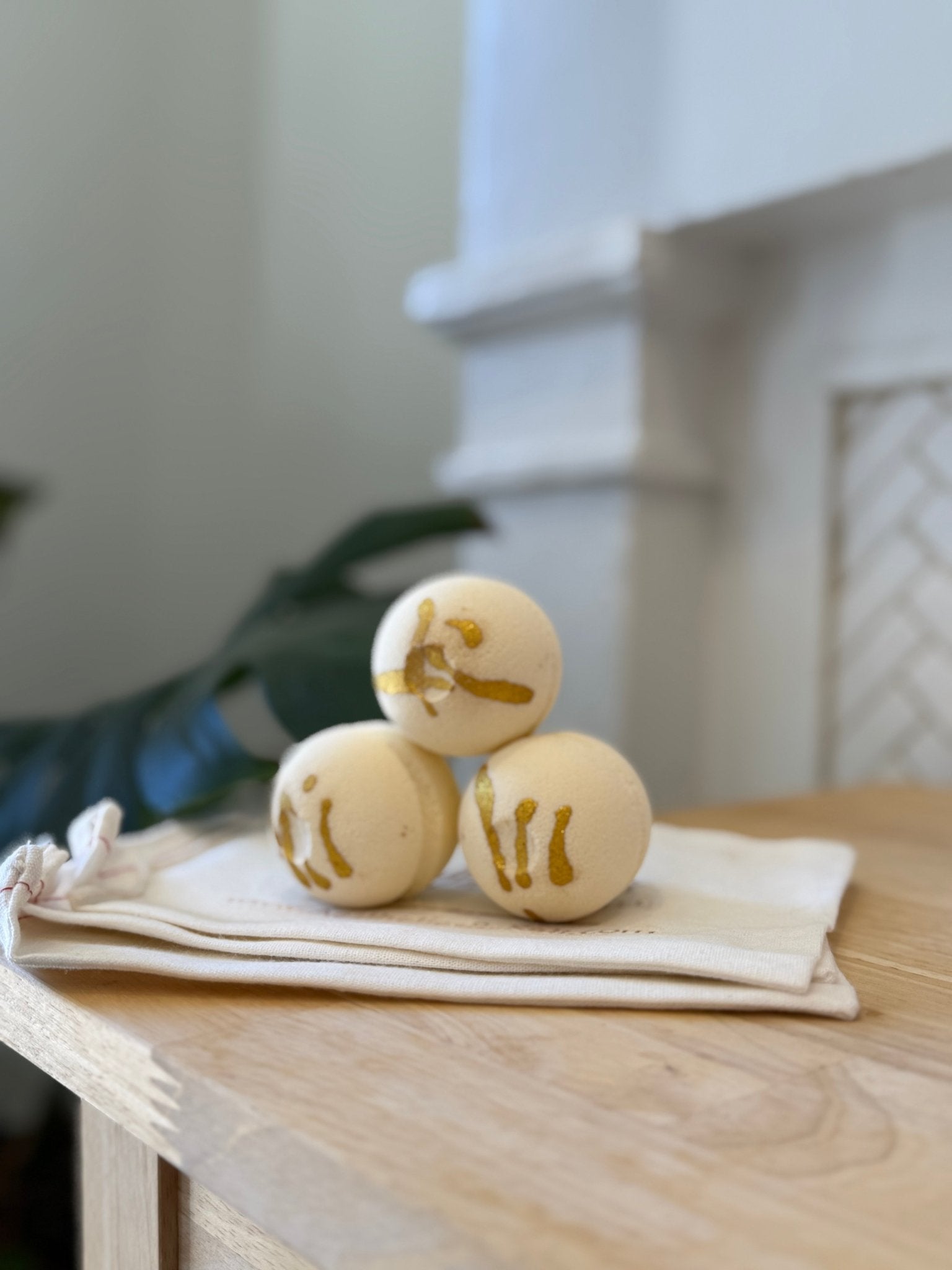 Green Bubble Gorgeous Bath Bomb - Oatmeal Milk and Honey - Aesthetics By Kell