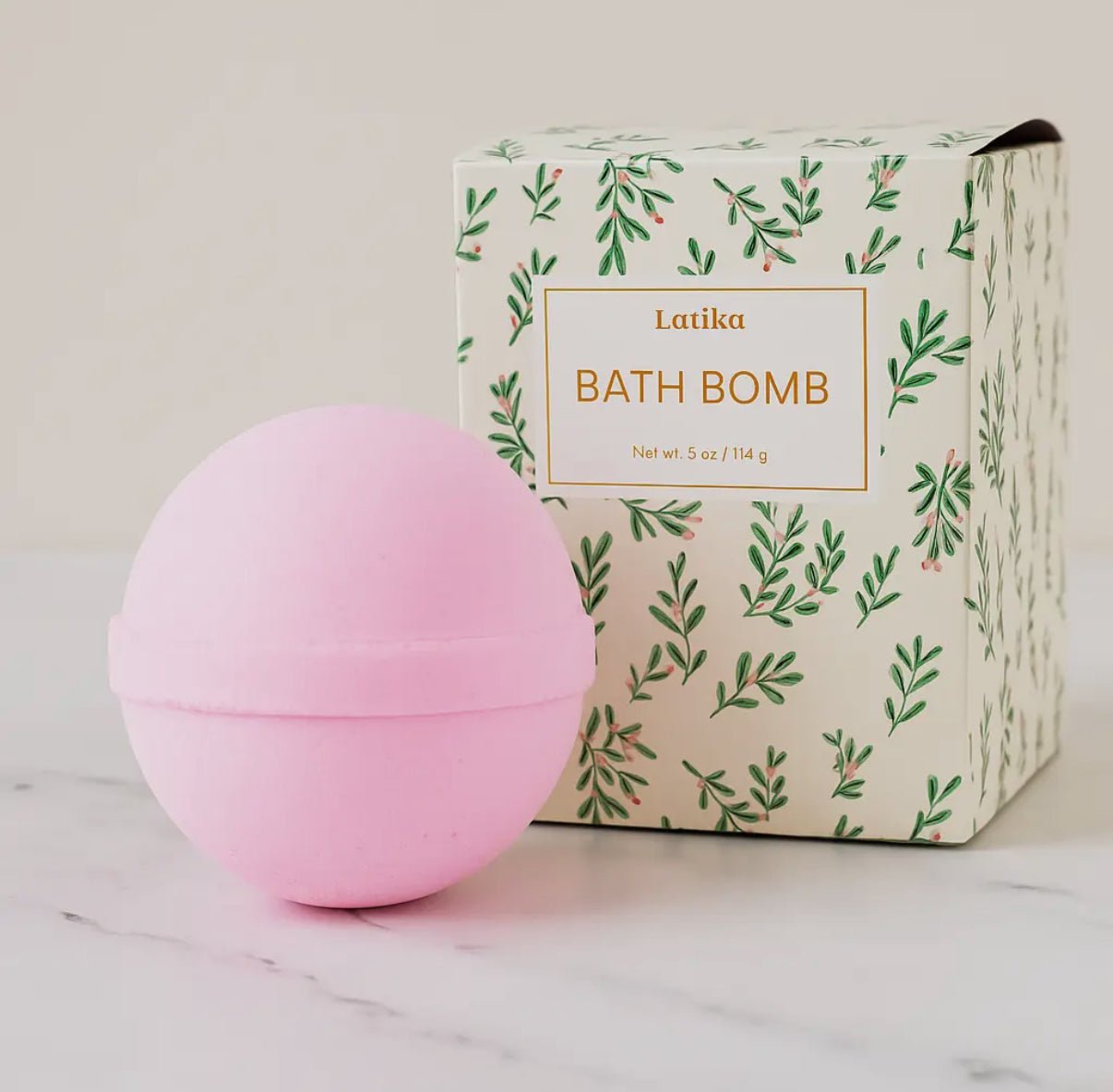 Latika Holly Christmas Bath Bomb – Evergreen & White Tea - Aesthetics By Kell