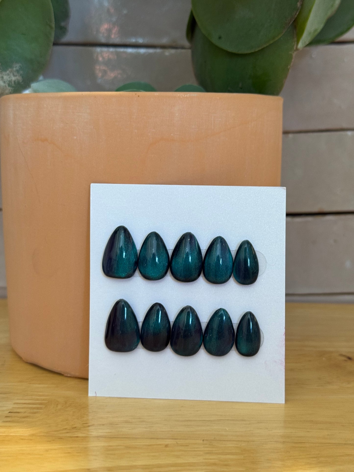 Press On Nails- Short Almond- Small size- Witching Hour Cat Eye